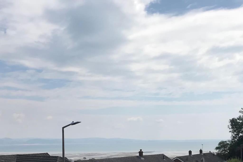 Mumbles - Modern Apartment With Panoramic Sea Views Oystermouth Exterior foto